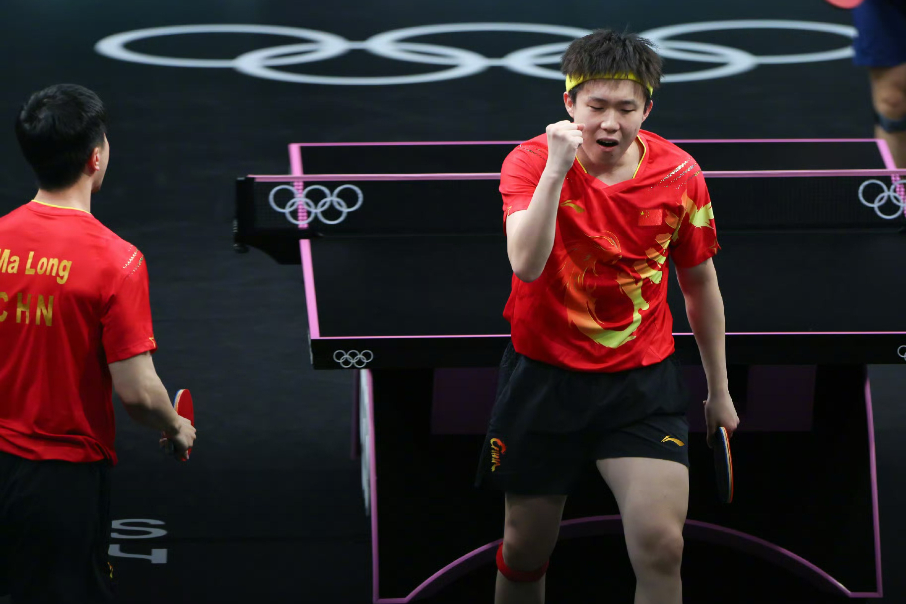 包含法国乒乓球队绝杀瑞典乒乓球队，王皓三分雨点燃全场的词条