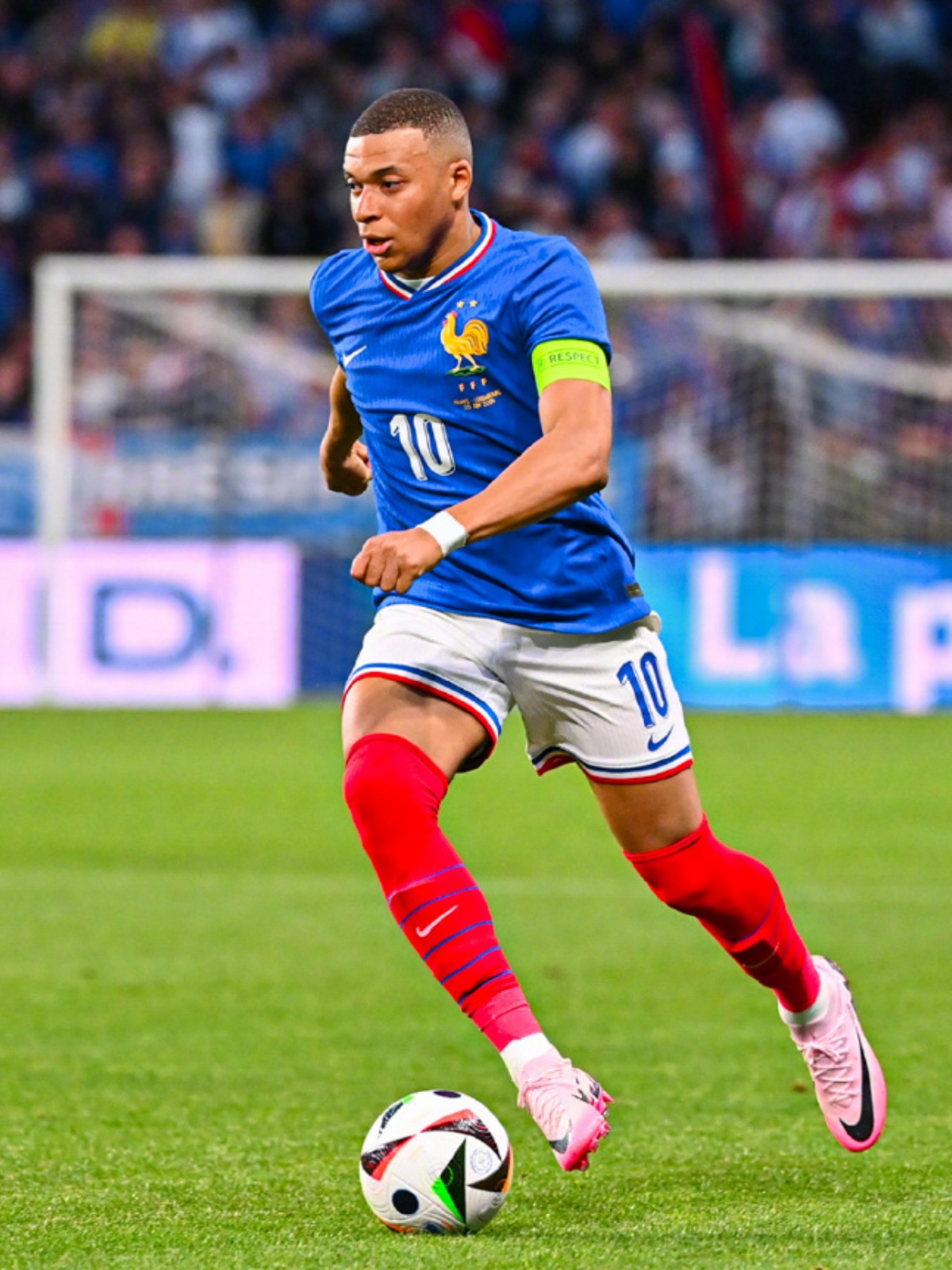 包含纪录不断被刷新,球员们展现出色表现的词条 包含纪录不断被刷新,球员们展现出色表现的词条