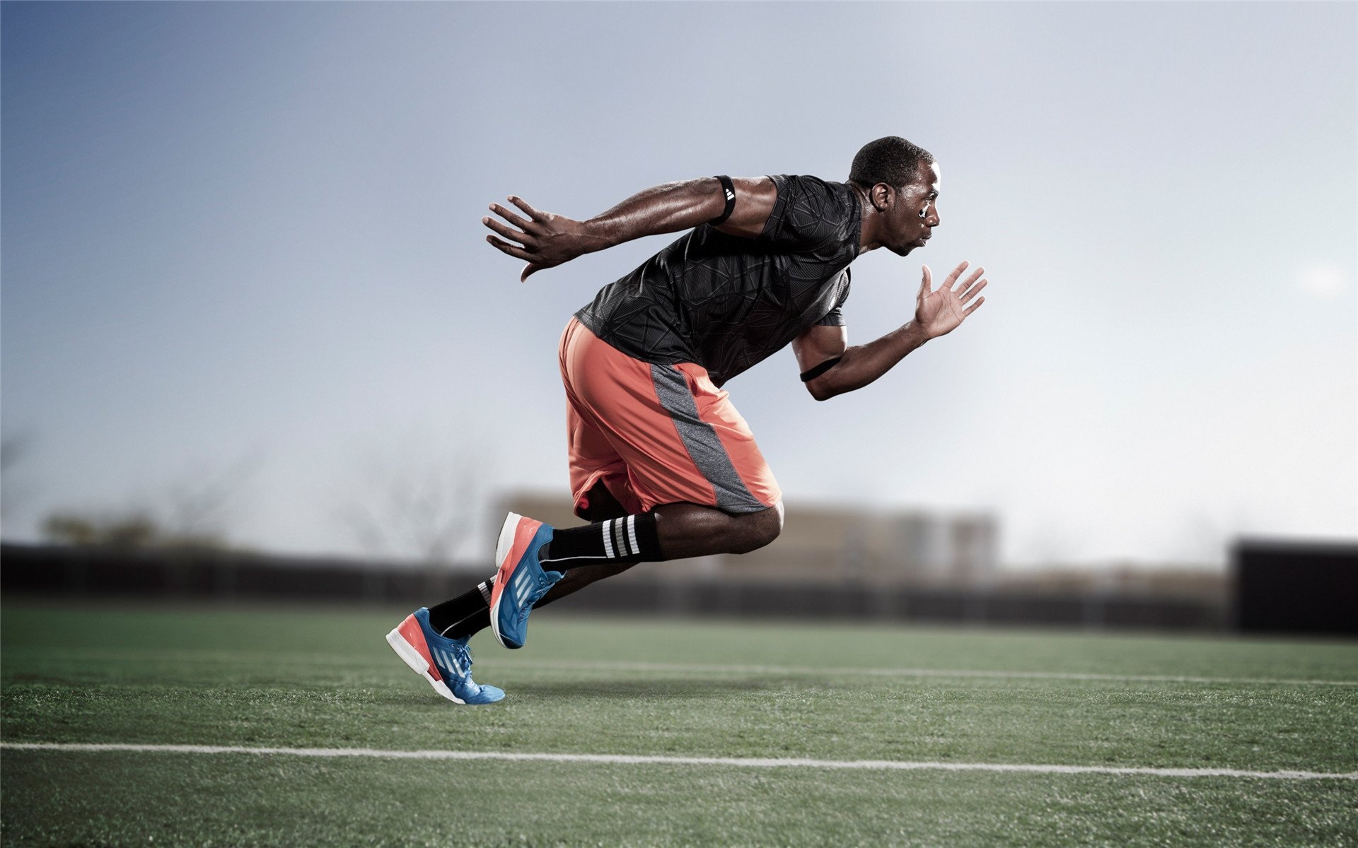 雷霆对阵雄鹿，福克斯完成里程碑，书写个人传奇